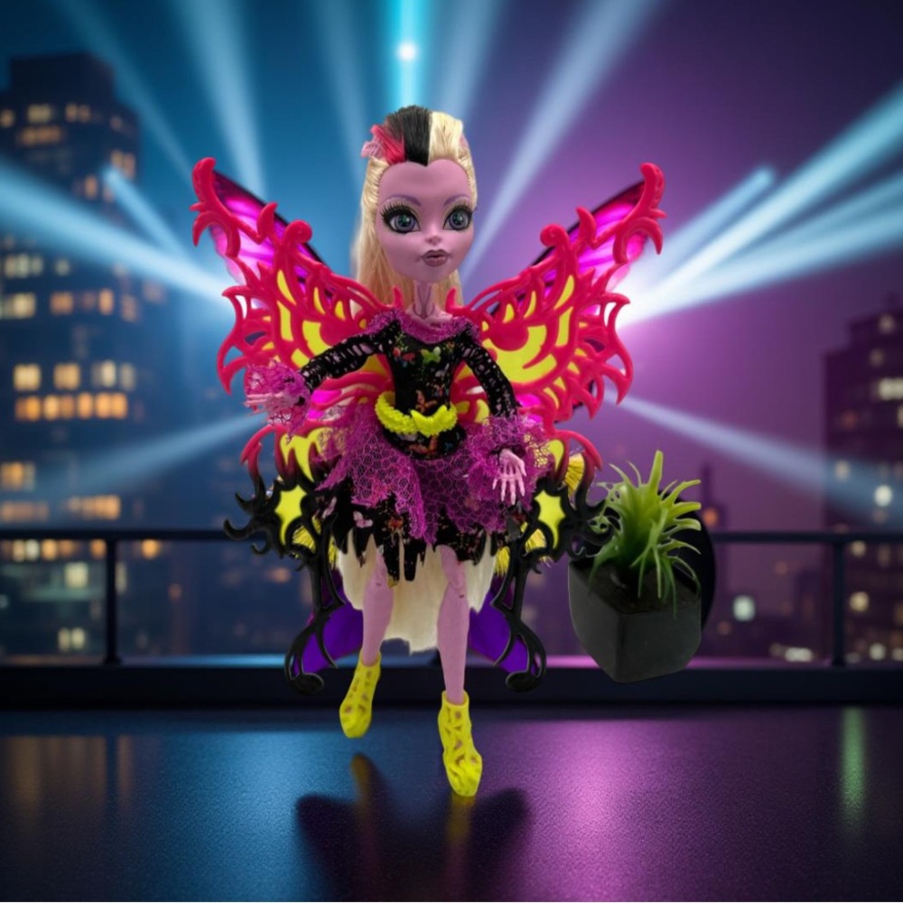 Monster High BONITA FEMUR Freaky Fusion Hybrid of Skelton & Moth Discontinued - Picture 15 of 15
